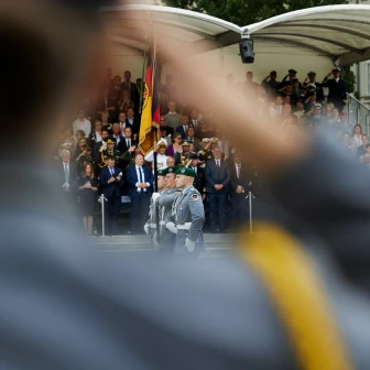 Militärparade, Sicherheitspolitik